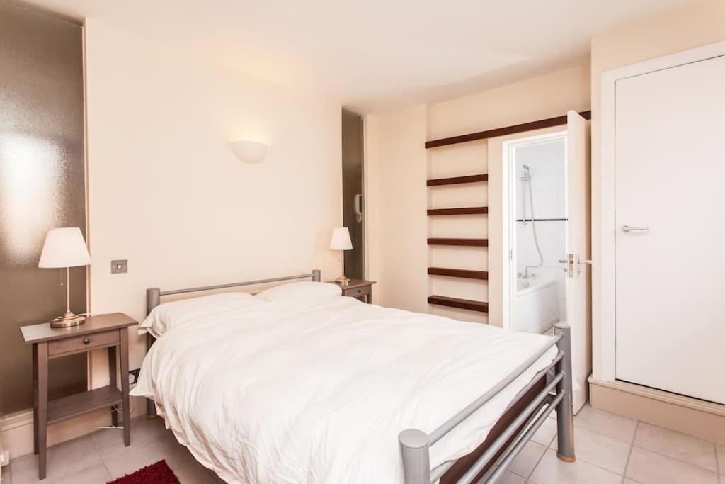 Awesome Apartment In The Heart Of Camden Town ลอนดอน ภายนอก รูปภาพ