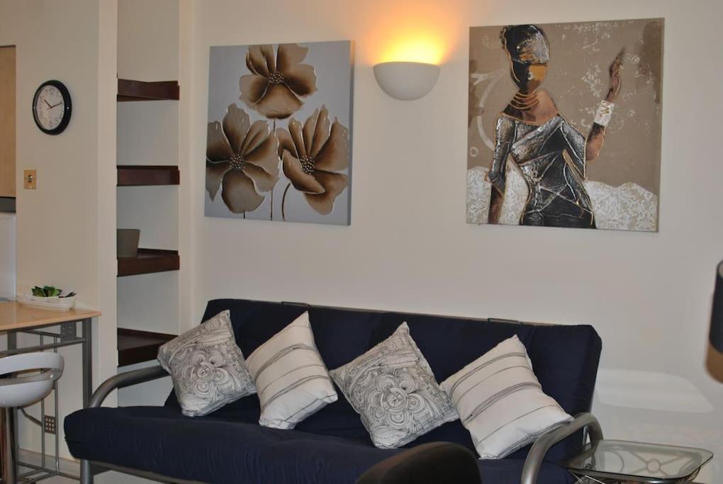 Awesome Apartment In The Heart Of Camden Town ลอนดอน ภายนอก รูปภาพ