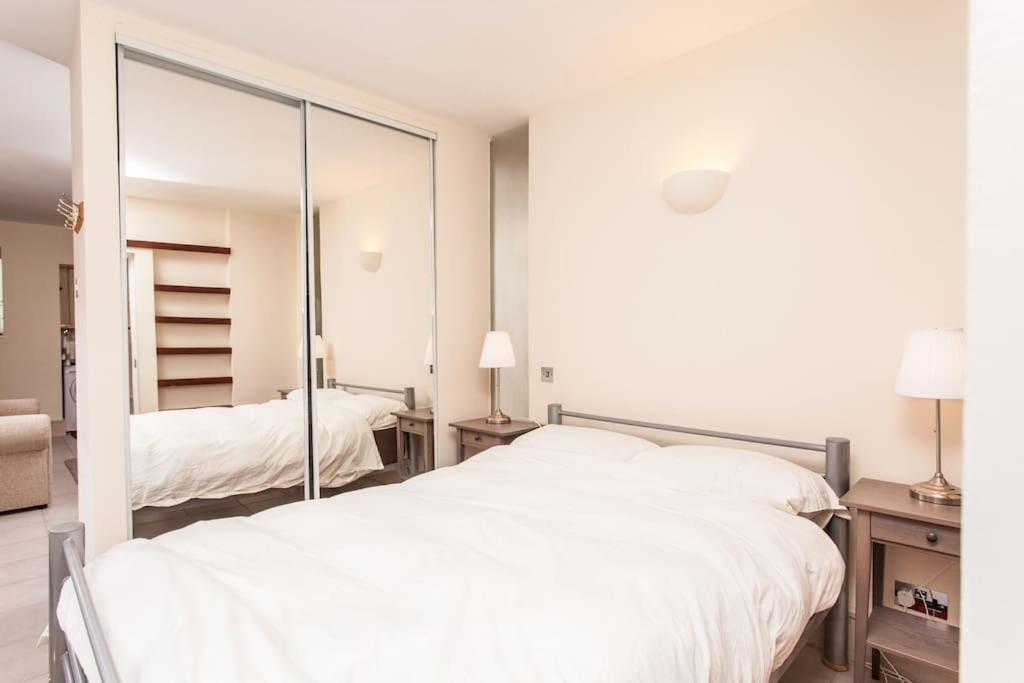 Awesome Apartment In The Heart Of Camden Town ลอนดอน ภายนอก รูปภาพ