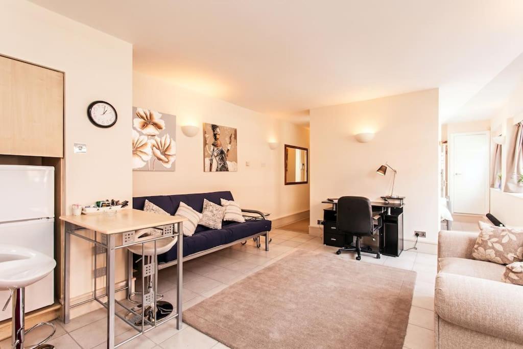 Awesome Apartment In The Heart Of Camden Town ลอนดอน ภายนอก รูปภาพ