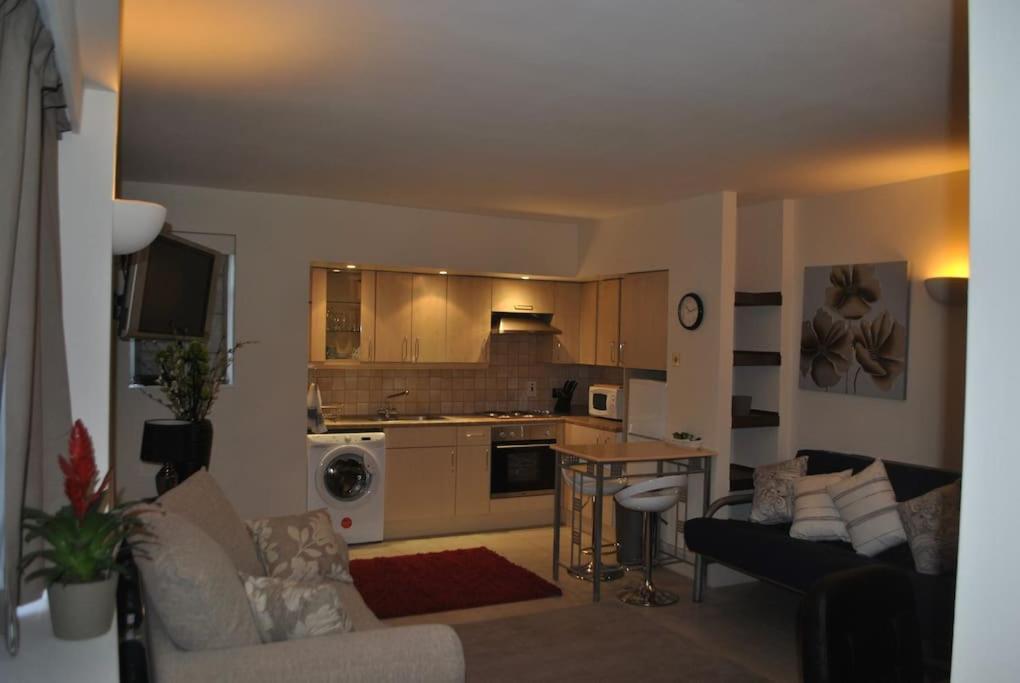 Awesome Apartment In The Heart Of Camden Town ลอนดอน ภายนอก รูปภาพ