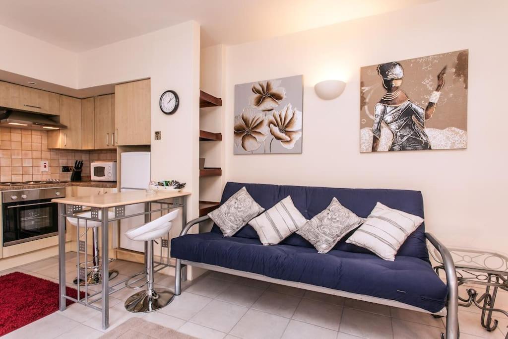 Awesome Apartment In The Heart Of Camden Town ลอนดอน ภายนอก รูปภาพ