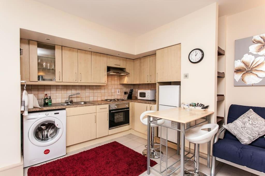 Awesome Apartment In The Heart Of Camden Town ลอนดอน ภายนอก รูปภาพ